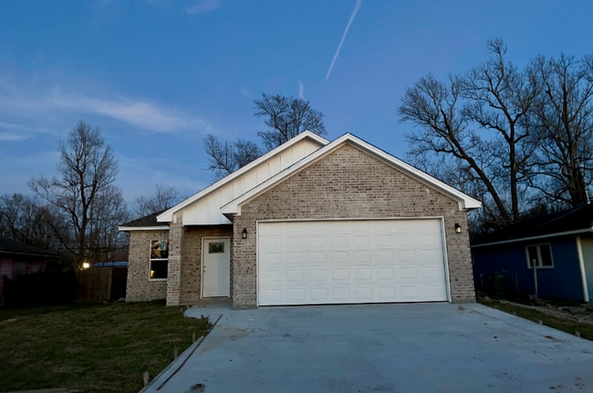 Building Photo - 2310 Butler Dr Rental