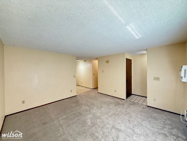 Photo - 1211 Ledwich Ave Unit B
