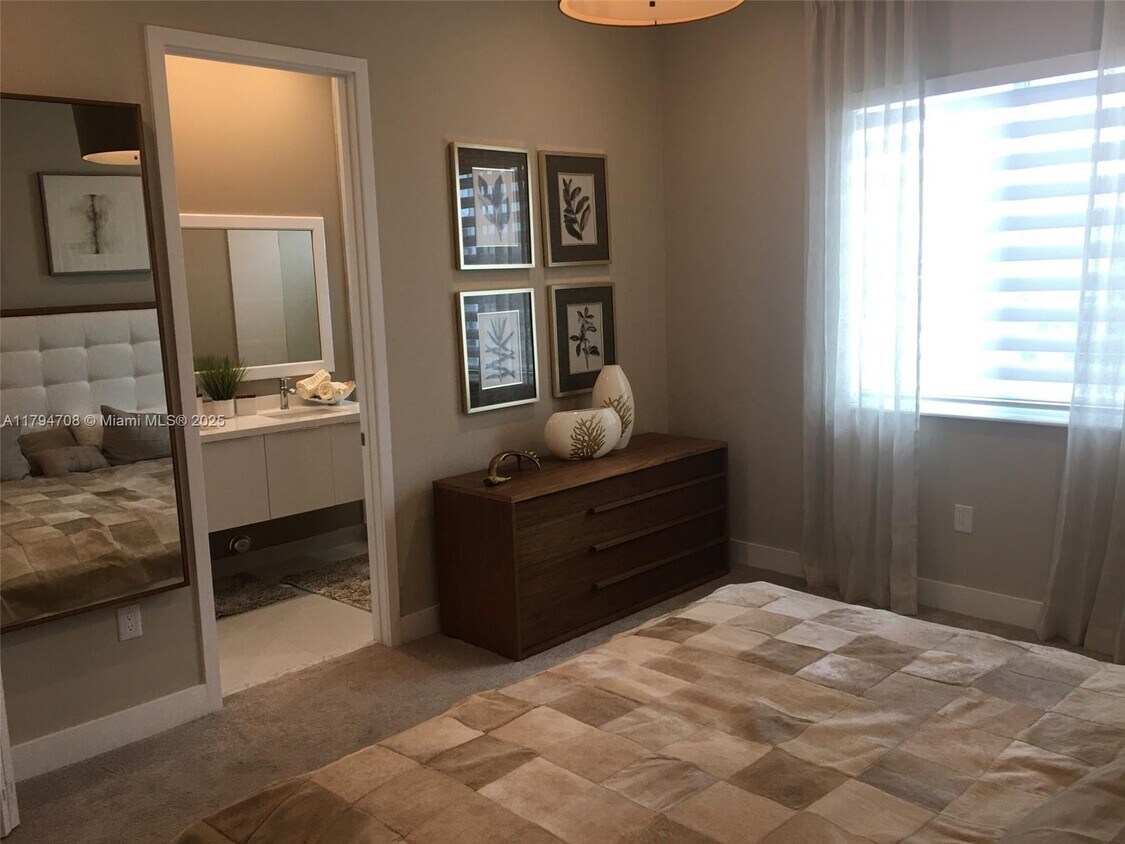 Photo - 6675 NW 102nd Path (Doral, FL)