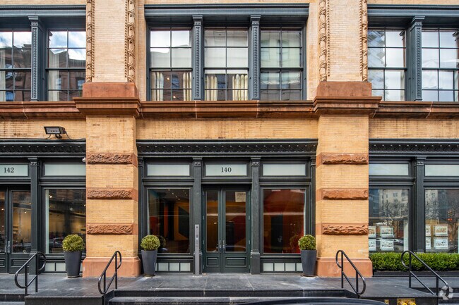 Entrada - 132-142 Franklin St