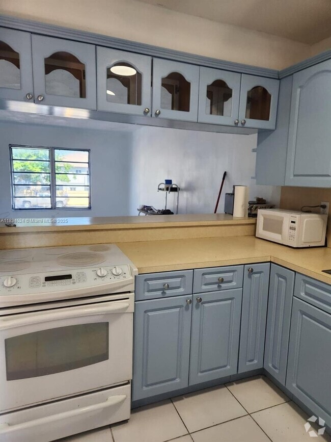 Building Photo - 160 Royal Palm Rd Unit 215 Rental