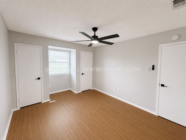 Photo - 6052 Holiday Ln