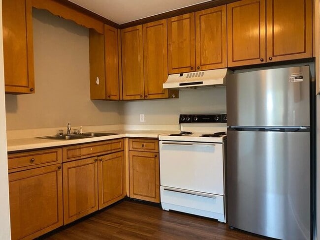 Photo - Remodeled 1 Bedroom Apartment!!! Walk to t...