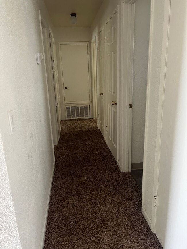 Photo - 1275 E Bellevue Rd Unit 1275