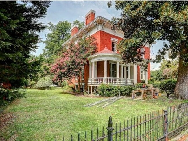 Photo - 204 S Market St