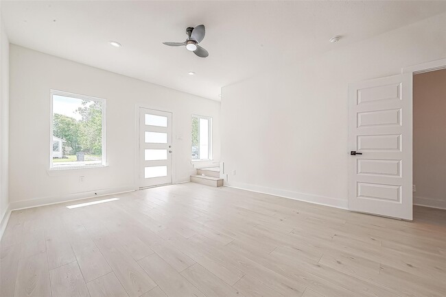 Photo - 4135 Mallow St