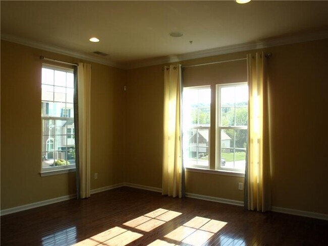 Photo - 325 Broadstone Dr