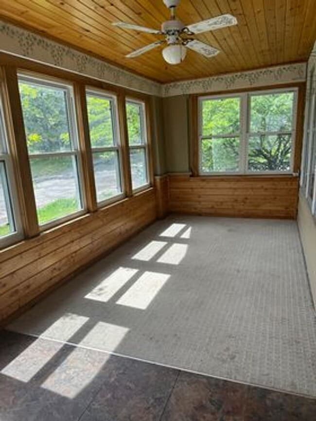 Photo - 630 N 16th Ave E