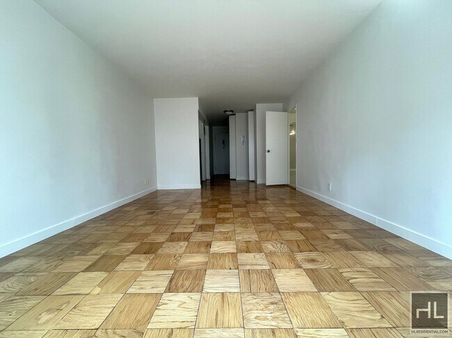 Photo - EAST 36 STREET Unidad 11H