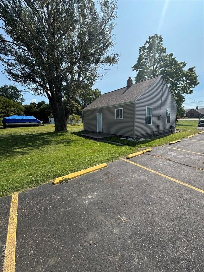 Photo - 9047 Davison Rd