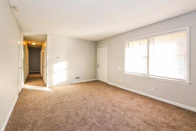 Photo - 2027 Glenn Rd
