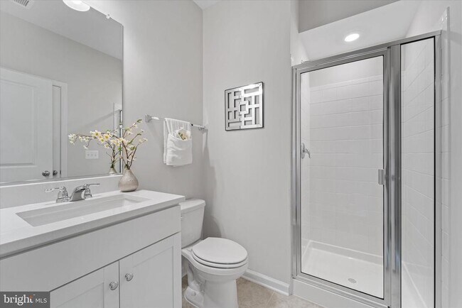 Photo - 705 Sawback Sq NE