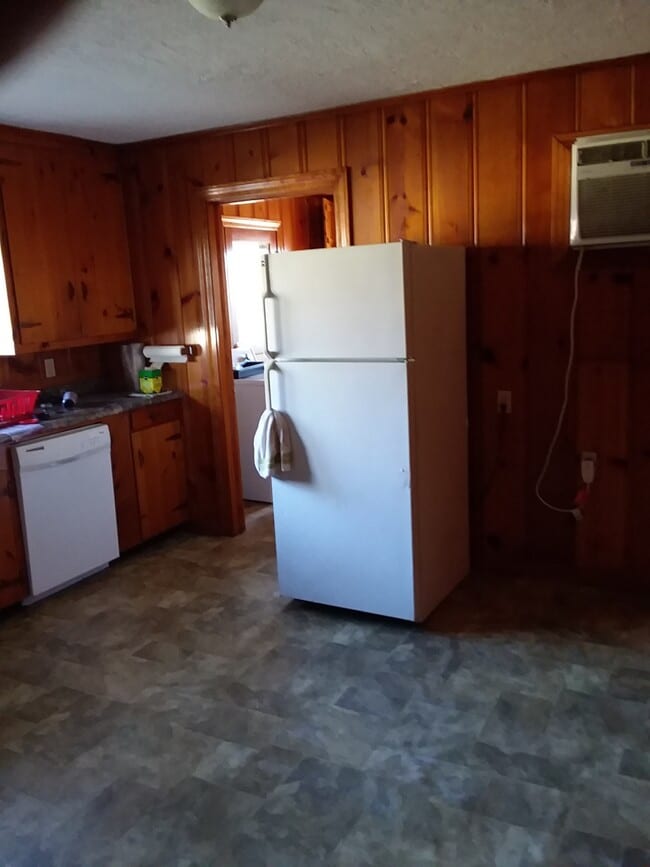 Photo - 407 N McCombs St