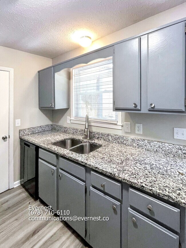 Photo - 483 Ellenwood Dr