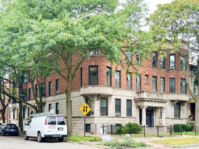 Photo - 844 W George St Unit J01P