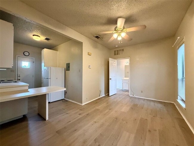 Building Photo - 4401 Speedway Unit 305
