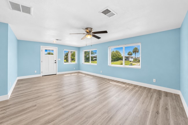 115 Country Club Dr