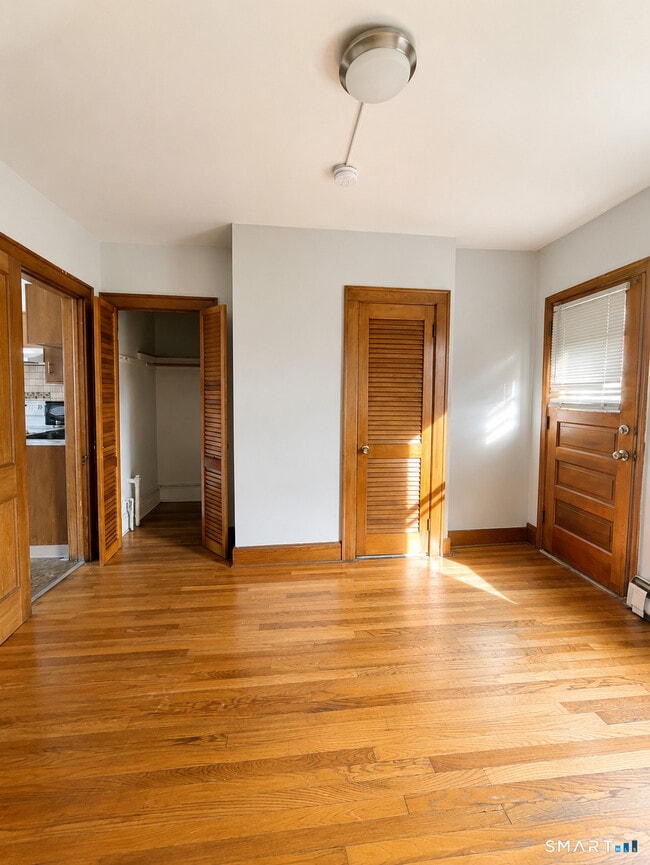 Building Photo - 1048 Broad St Unit 2A