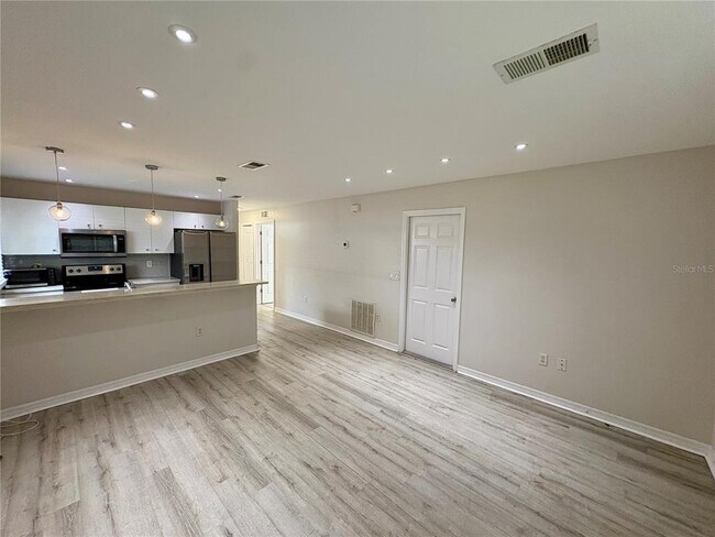 Photo - 218 10th Ave E