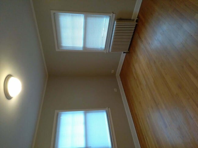Photo - 837 Mulford St