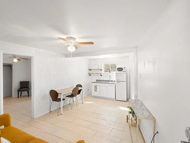 Photo - 1017 Maple St