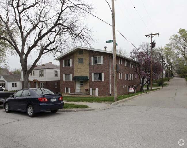 Primary Photo - Dundee Place Apartments
