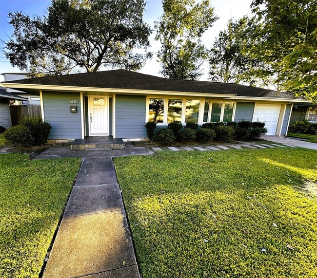 Building Photo - 5111 Maple St