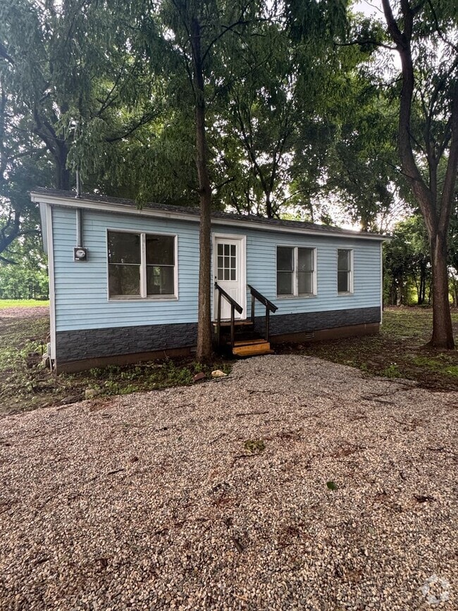 Building Photo - 3 Bed / 1 Bath between Jonesboro and Lake ... Rental