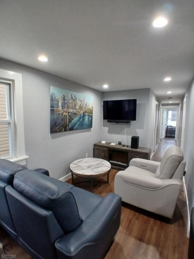 Photo - 17 Thomas St