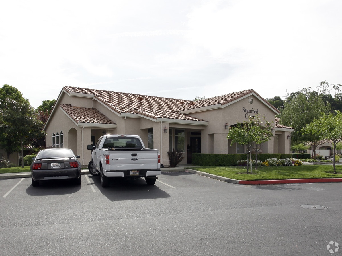 Photo - Stanford Court Senior Living Apartamentos