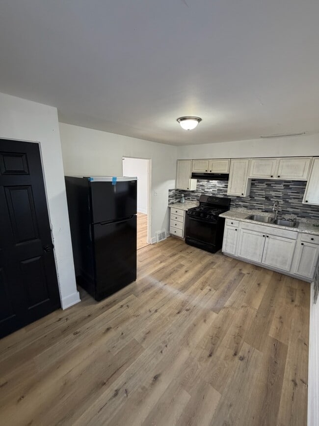 Photo - 828 E 35th Pl