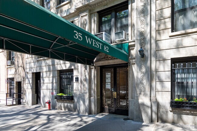Entrance - 35-39 W 82 St