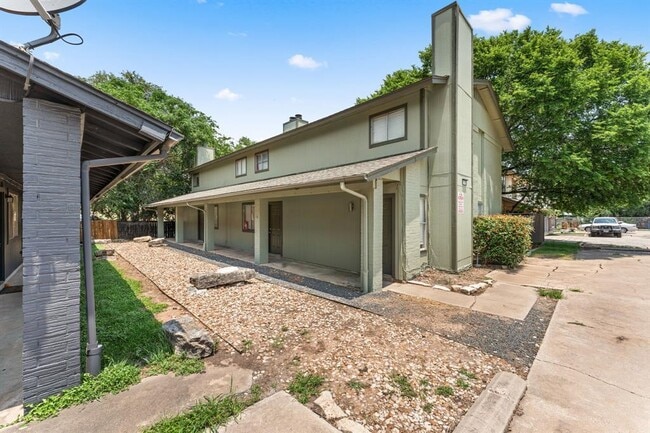 Building Photo - 1320 Southport Dr