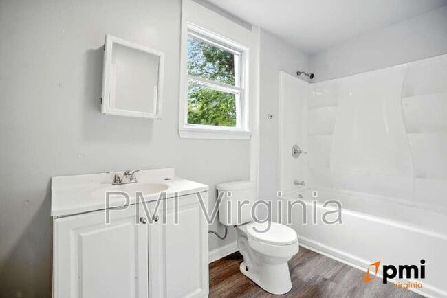 Photo - 2727 Jamestown Ave