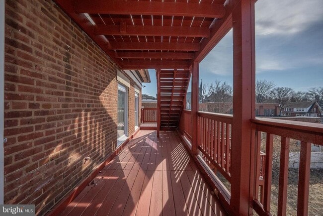 Photo - 122 E 3rd St