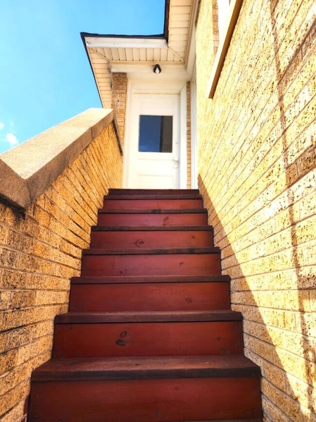 Photo - 1403 N Miller Blvd Unit 2705 NW 13th St-Garage Apt