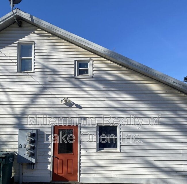 Building Photo - 67 Bentley St