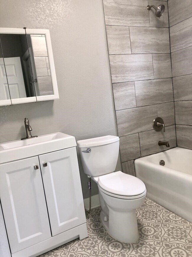 Photo - 220 Milby St