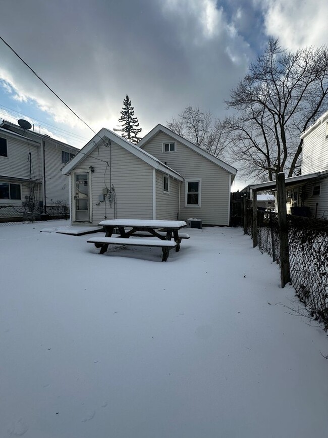 Photo - Move-In Ready 3 Bedroom, 1 Bathroom Home in Westland!