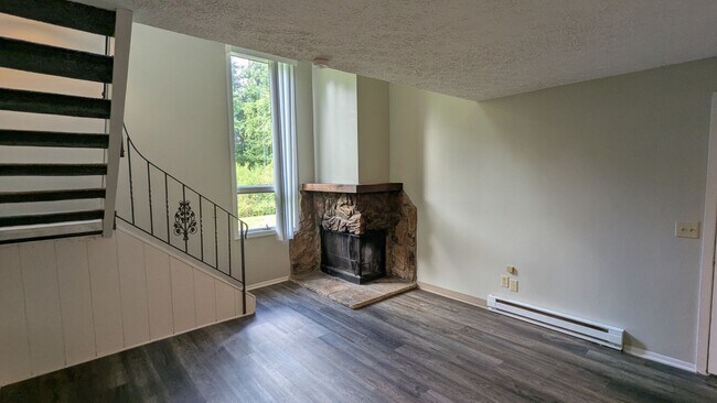 819 Kerns Dr NE Unit A (Loft)