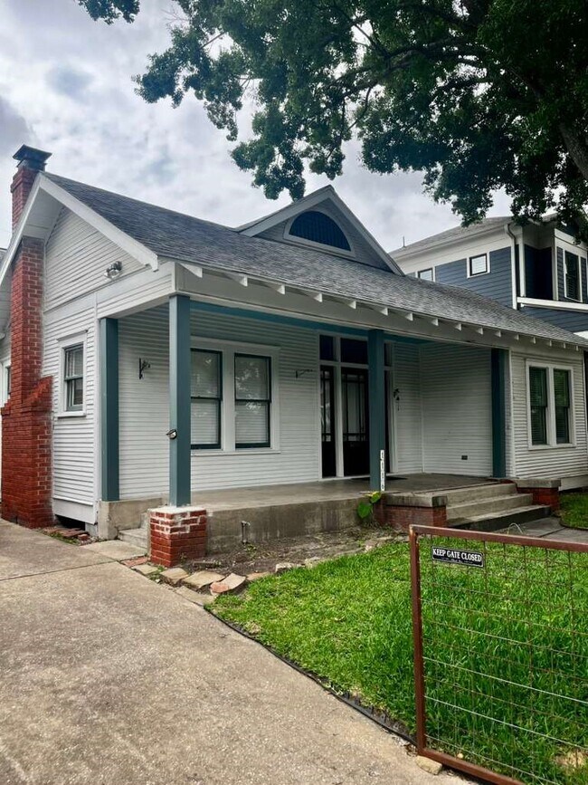 Building Photo - 1116 Woodland St