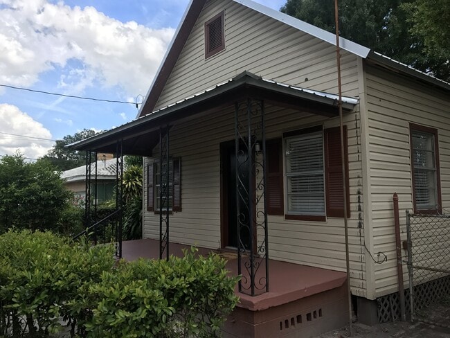 Building Photo - North Hyde Park Bungalow Close to U.T. Rental
