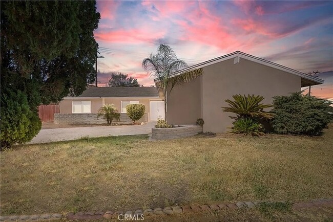 Located in the desirable Jurupa Hills clos... - Located in the desirable Jurupa Hills clos... House