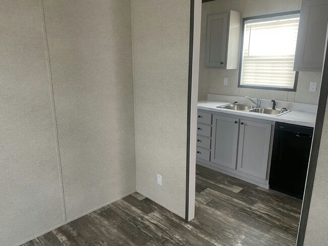 Photo - 1250 Lakeview Dr