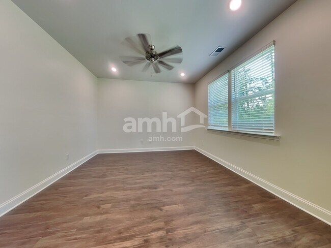 Photo - 611 Rivermist Dr