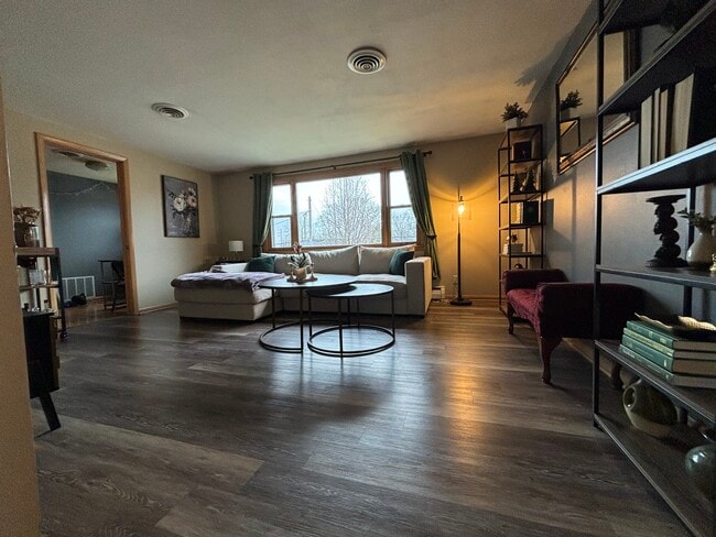 Sala de estar - 1703 E Morgan Ave