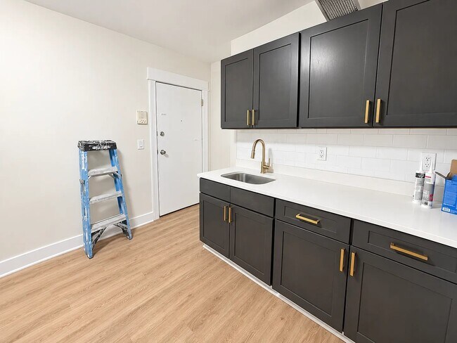 Photo - 160 59th St Unit B100