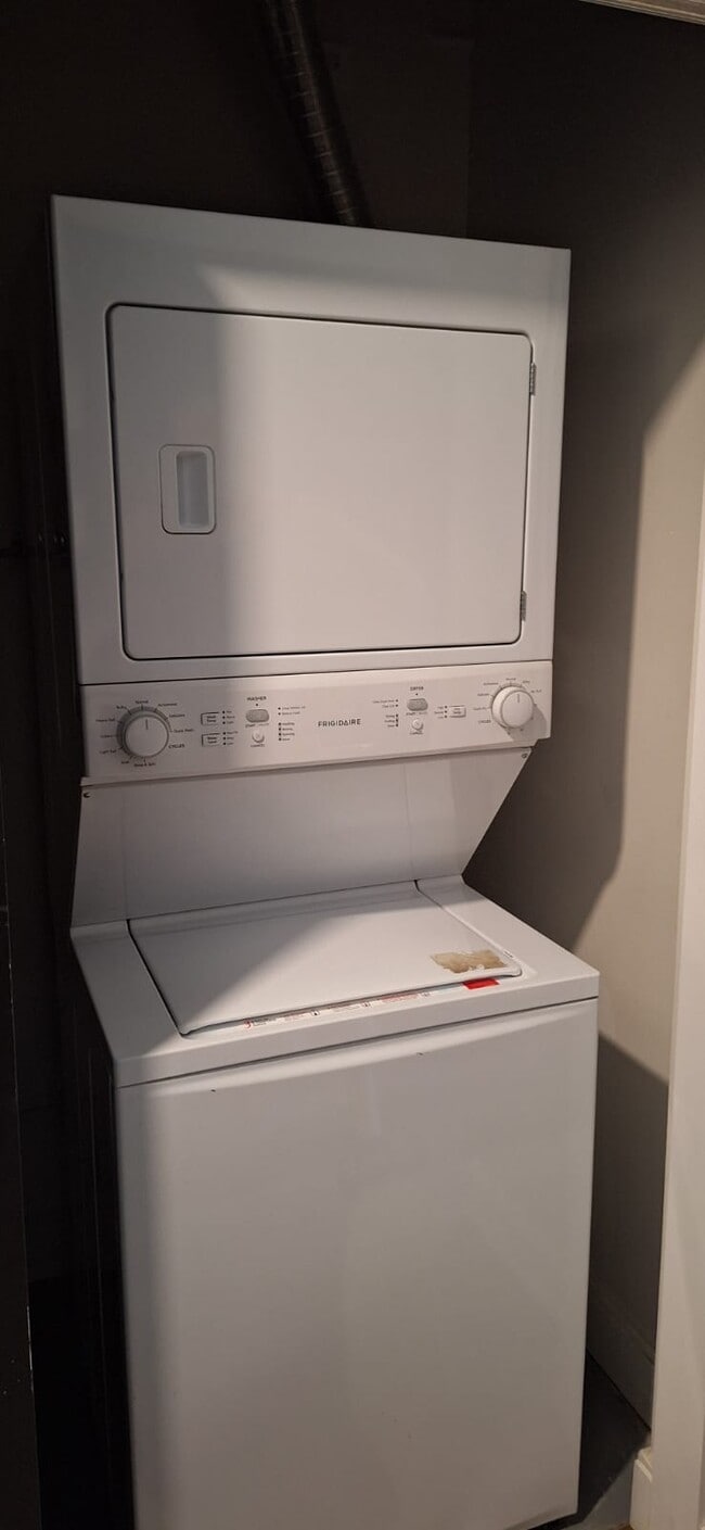 Photo - 941 W Belmont Ave