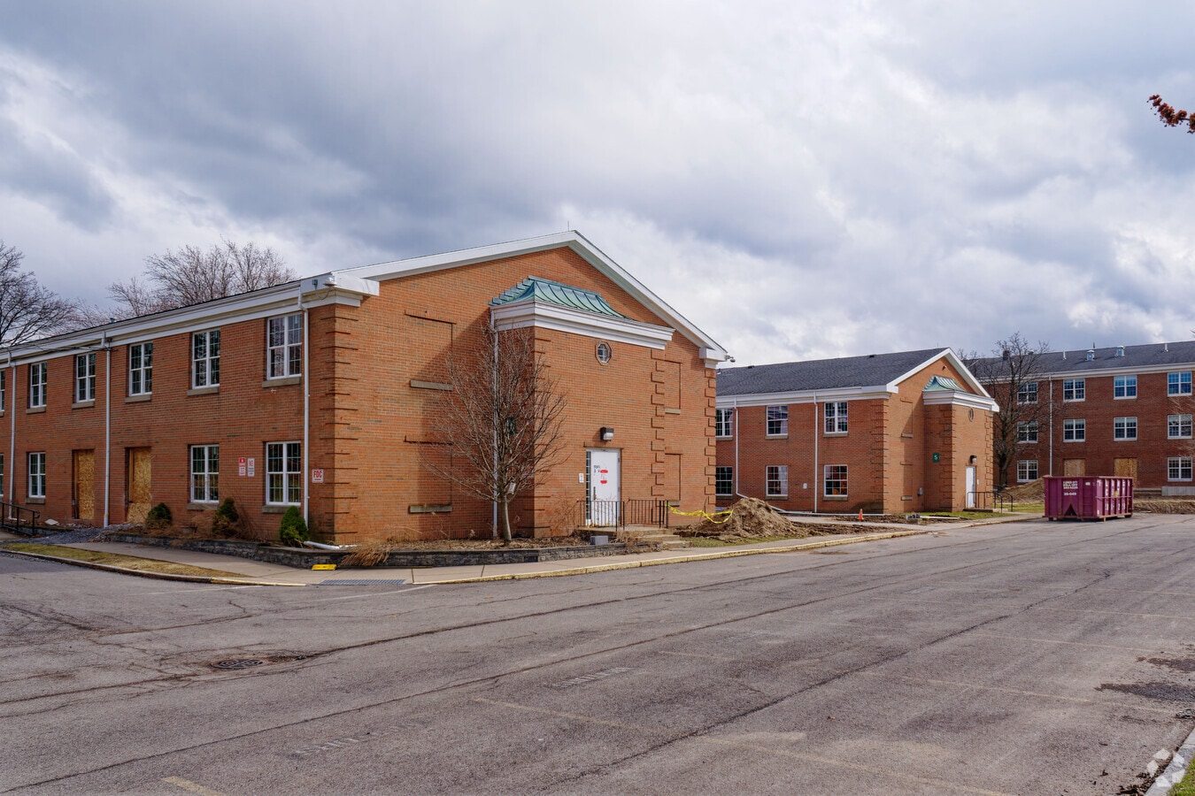Empire Blvd Estates - Empire Blvd Estates Apartments
