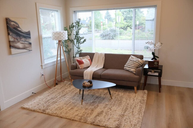 Building Photo - 204 E 35th St Unit ID1334340P